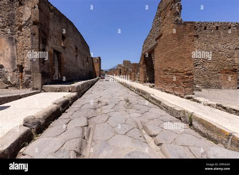 which city was destroyed by volcano|Pompeii, an introduction (article) .